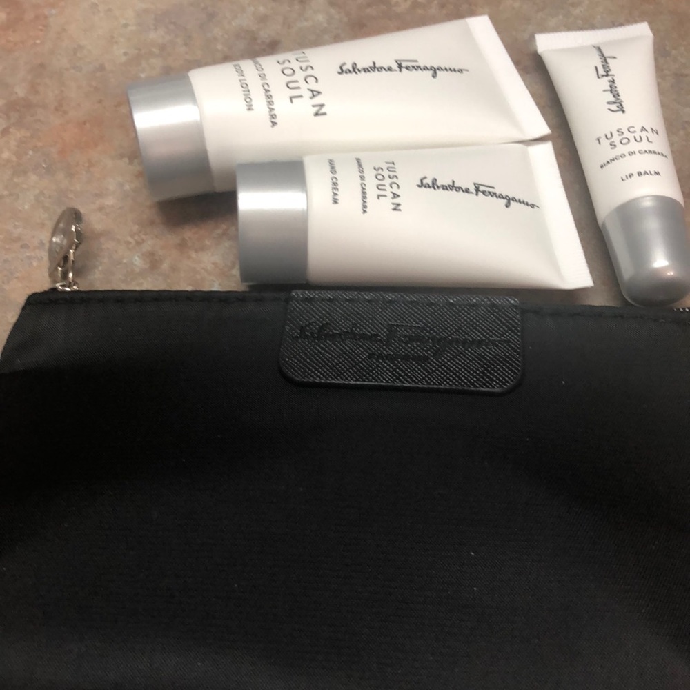 🆕 Ferragamo Cosmetics & Pouch Bag - Picture 3 of 9